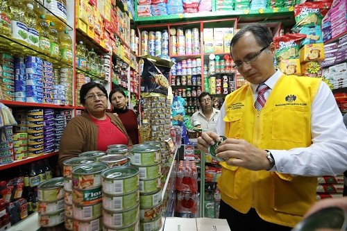 MML fiscaliza que en el Mercado Central y alrededores no se vendan conservas contaminadas importadas de la china