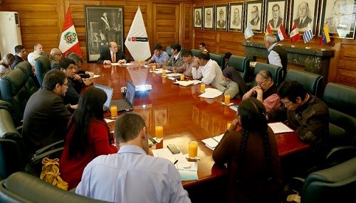 Ministro de Salud se reunió con representantes de poblaciones afectadas por exposición a metales pesados