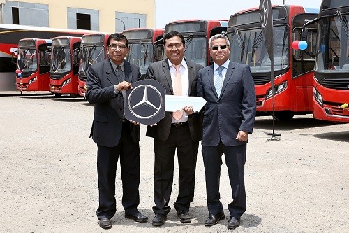 Divemotor entrega flota de 18 buses urbanos Mercedes-Benz a empresa de transportes y servicios el rápido