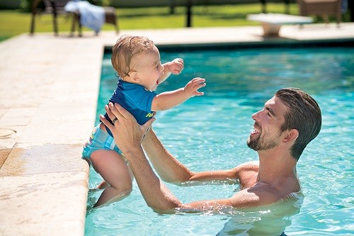 Little Swimmers: La apuesta de Michael Phelps y Huggies para que los bebés sean felices en el agua