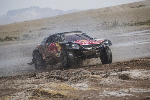 El campeón Peterhansel brilló y ganó la octava etapa del Dakar