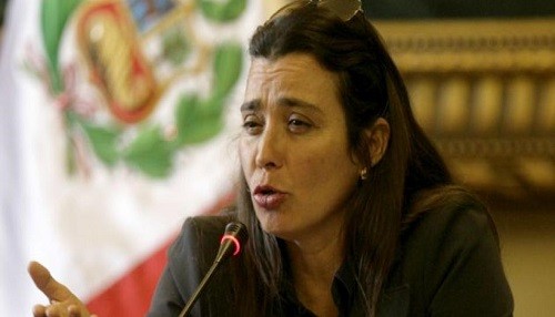 La legisladora Schaefer emplaza a ministra Mercedes Aráoz