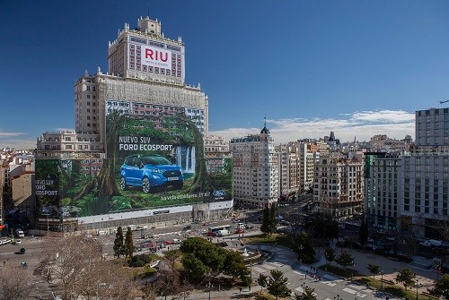 Ford instala en España la valla publicitaria más grande del mundo