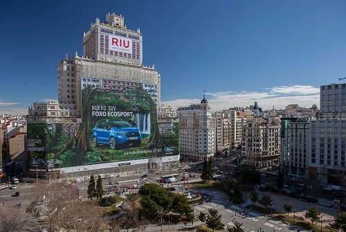Ford instala en España la valla publicitaria más grande del mundo Ford instala en España la valla publicitaria más grande del mundo