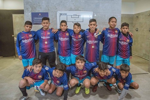 Niños de colegio de Trujillo cumplen el sueño de conocer el FC Barcelona