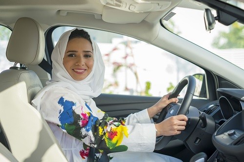 Ford y la Universidad Effat ayudan a las mujeres de Arabia Saudita a hacer historia con un curso de conducción segura Ford y la Universidad Effat ayudan a las mujeres de Arabia Saudita a hacer historia con un curso de conducción segura