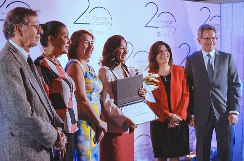 Dos científicas peruanas son reconocidas por sus aportes al desarrollo del país con el Premio 'Por las Mujeres en la Ciencia'