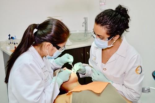 Aprende cómo cuidar tus dientes después de realizar un blanqueamiento