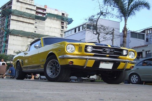 El Jockey Plaza presenta  exclusiva exhibición de autos Mustang este domingo