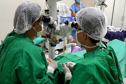 Pacientes adultos recuperan la visión luego de exitosos trasplantes de córnea en Hospital María Auxiliadora