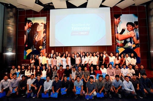 BCP otorgó 65 becas integrales a alumnos destacados de Lima y provincias