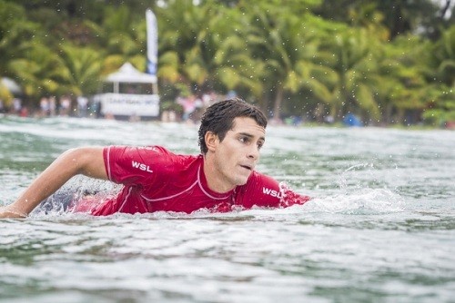 Lucca Mesinas gana el Barbados Surf Pro y avanza rumbo al Tour Mundial