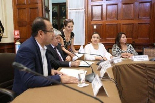 Investiguen decretos petroleros que firmó PPK el día que renunció