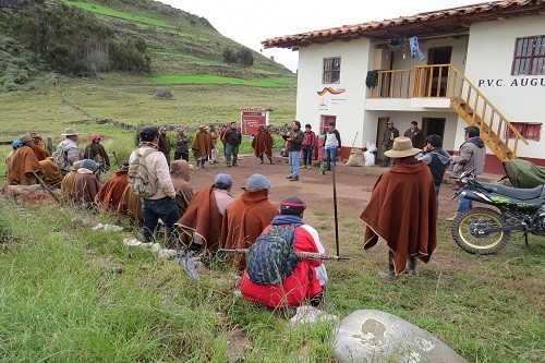 SERNANP reforesta con quenuales en Santuario Nacional de Calipuy