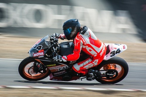 Martín Cabrera líder en Motovelocidad