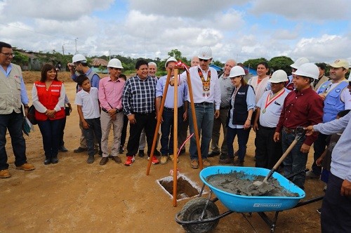 Presidente Martín Vizcarra y ministra Silvia Pessah colocan primera piedra del nuevo centro de salud de Purús en Ucayali