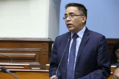 Congresista Roberto Vieira exige derogar decretos firmados por PPK