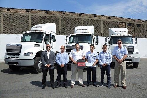 Divemotor entrega 3 camiones freightliner a empresa TRANSLER EIRL