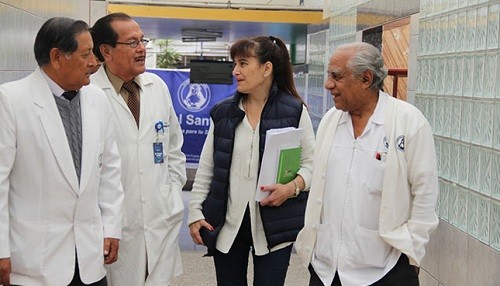 Ministra de Salud realiza inspección técnica en Hospital Santa Rosa