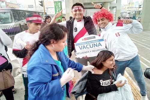 Minsa inmunizó contra la influenza a más de 1200 pasajeros de la Línea 1 del Metro de Lima