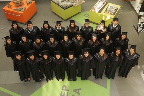 UCAL presenta a 81 nuevos profesionales graduados en carreras creativas