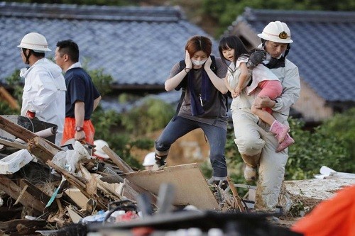 Japón: Rescatistas tratan de encontrar sobrevivientes después de que las inundaciones matarán al menos 114