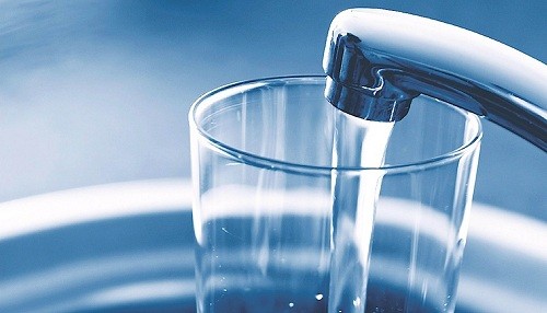 Agua purificada: solución para prevenir enfermedades estomacales en el hogar