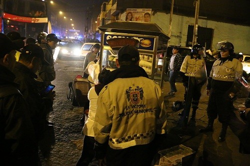 La Victoria: retiran ambulantes y limpian calles de la Av. Luna Pizarro