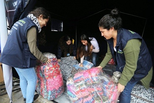 Clubes y parques metropolitanos reciben abrigos para afectados por las bajas temperaturas