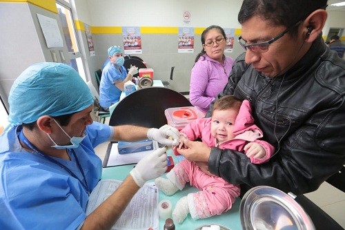 Ministra de Salud exhorta a las autoridades locales a sumarse a la lucha frontal contra la anemia