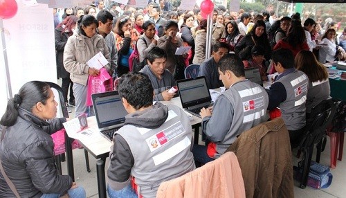 Familias de postulantes a la UNI reciben información sobre la clasificación socioeconómica a través de MIDIS en tu Universidad