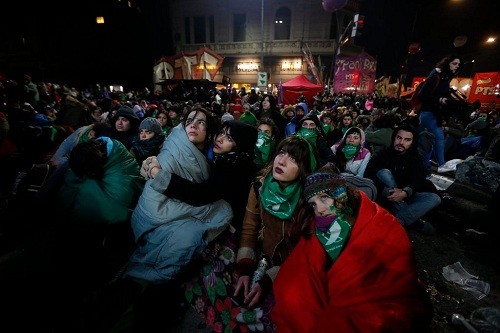 Argentina: El senado definirá hoy si se aprueba una ley para legalizar el aborto