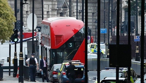 Londres: Un carro embistió a peatones y ciclistas frente al Parlamento [VIDEO]