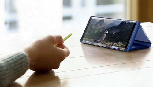 Un control remoto móvil: el S Pen conectado al Galaxy Note9