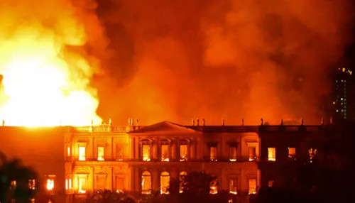 Las llamas dieron cuenta del Museo Nacional de Río de Janeiro