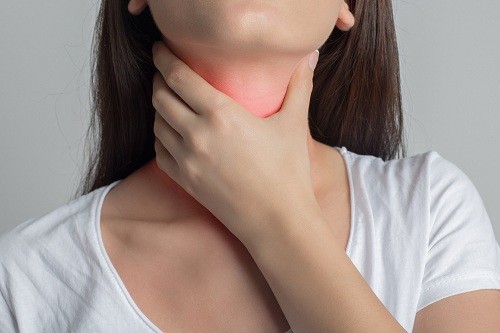 ¿Cuáles son los signos de alerta ante un cáncer a la garganta?