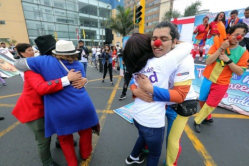 Minsa organizó El Abrazo más Grande del Perú para la prevención del suicidio