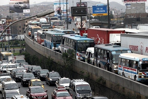 Parque automotor en Lima es cada vez más obsoleto y contaminante