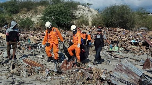 Número de muertos a causa de terremoto y Tsunami en Indonesia aumenta a 1234