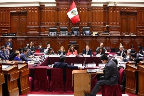 Aprueban modificación de artículos 104 y 105 de la Constitución