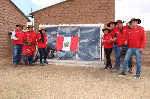 Claro y la Asociación Kusimayo se unieron para beneficiar a más familias en Puno con el proyecto 'Casa Caliente Limpia'