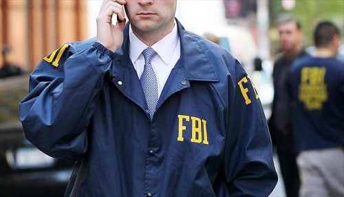 FBI busca al remitente de paquetes sospechosos en el centro de correo de Florida