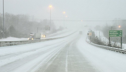 Cerca de 300,000 personas sin electricidad en el sureste de los Estados Unidos después de una tormenta de nieve