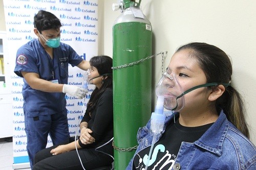 Se recomienda continuar tratamiento en niños con asma durante el verano