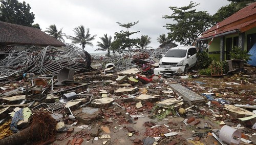 El número de muertos a causa el letal tsunami se eleva en Indonesia: 281