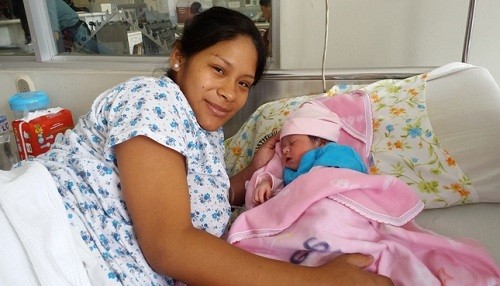 Mariangeles es la primera bebé de la Navidad en el Instituto Materno Perinatal