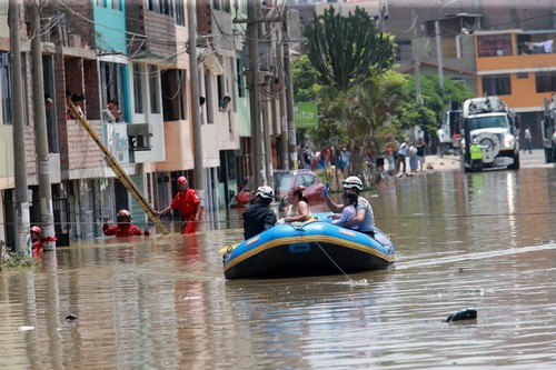 San Juan de Lurigancho: cerca de dos mil personas han sido damnificadas por el pestilente aniego