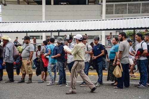 Inmigrantes centroamericanos fluyen hacia el sur de México en busca de nuevas visas humanitarias