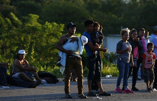 México: gobernador de Coahuila le dice a los migrantes que se mantengan alejados de su ciudad fronteriza