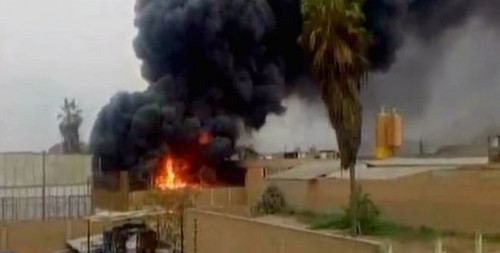 Incendio de proporciones da cuenta de una fábrica de plástico en Huachipa
